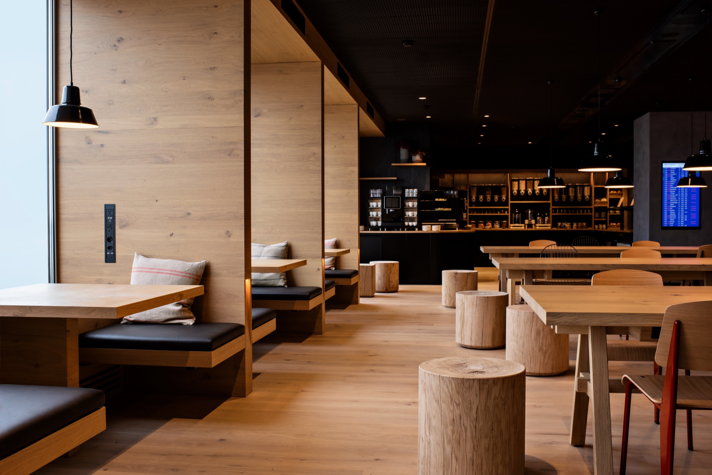 SWISS Alpine Lounge ZRH — photo 3 of 4