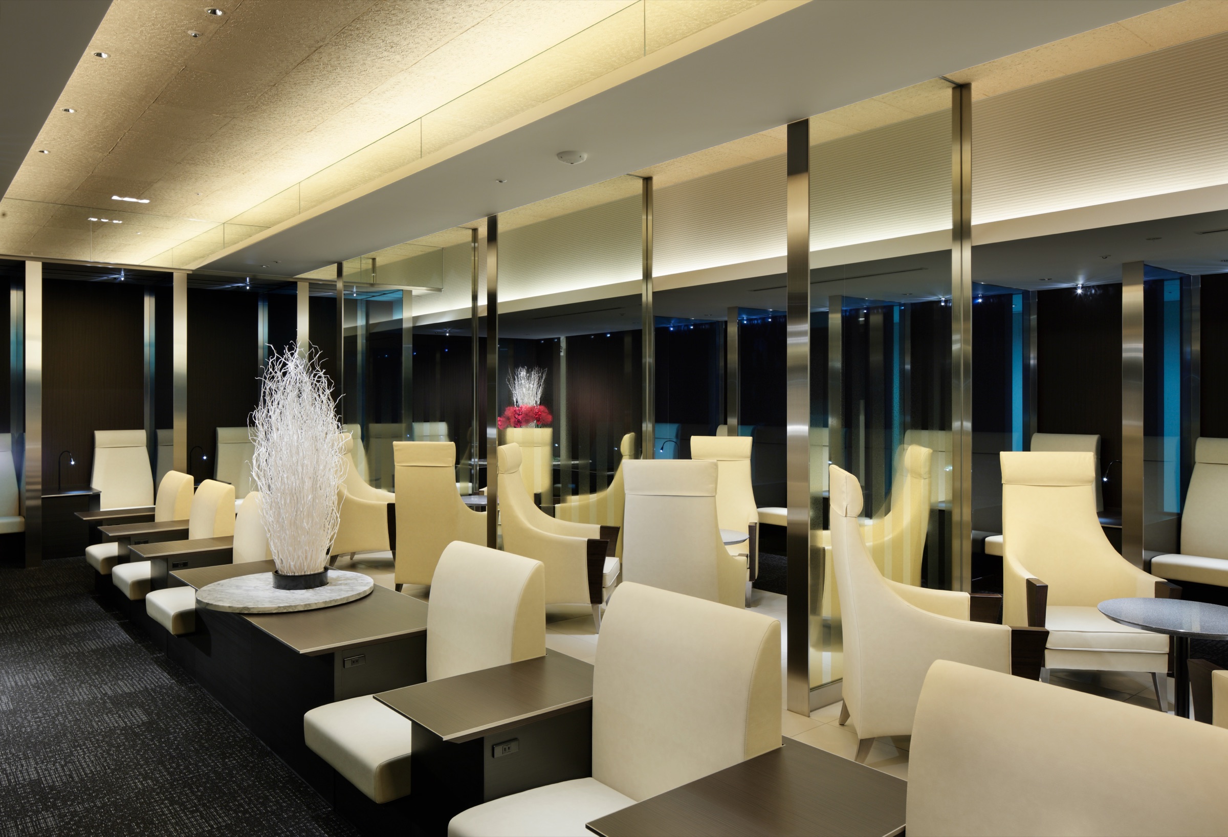 ANA Suite Lounge Haneda Domestic HND — photo 3 of 6